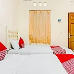 Oyo 90689 Lily House