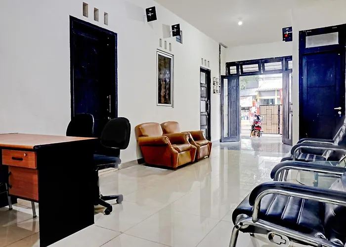 Oyo 90689 Lily House