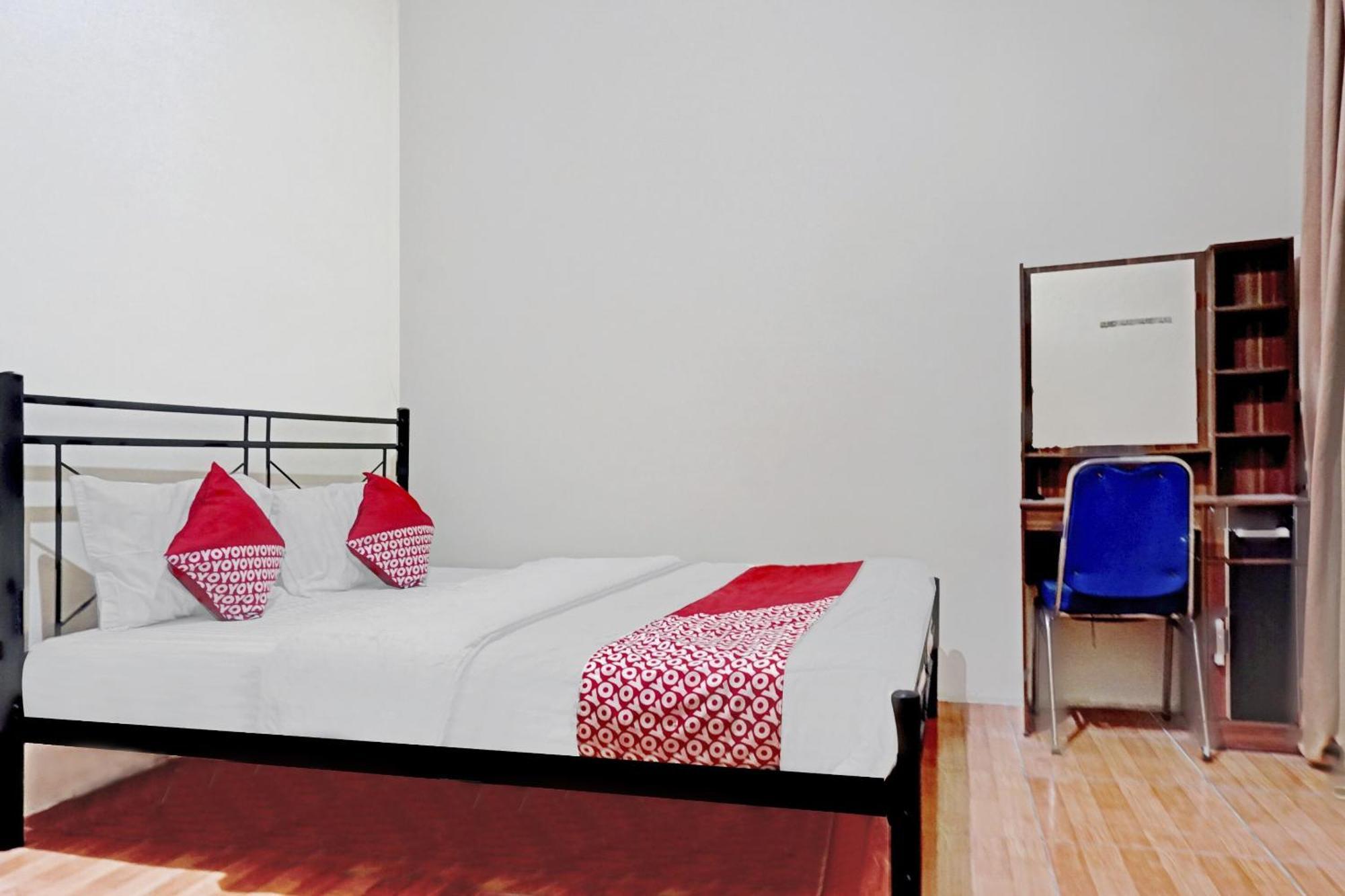 Oyo 90689 Lily House Tangerang