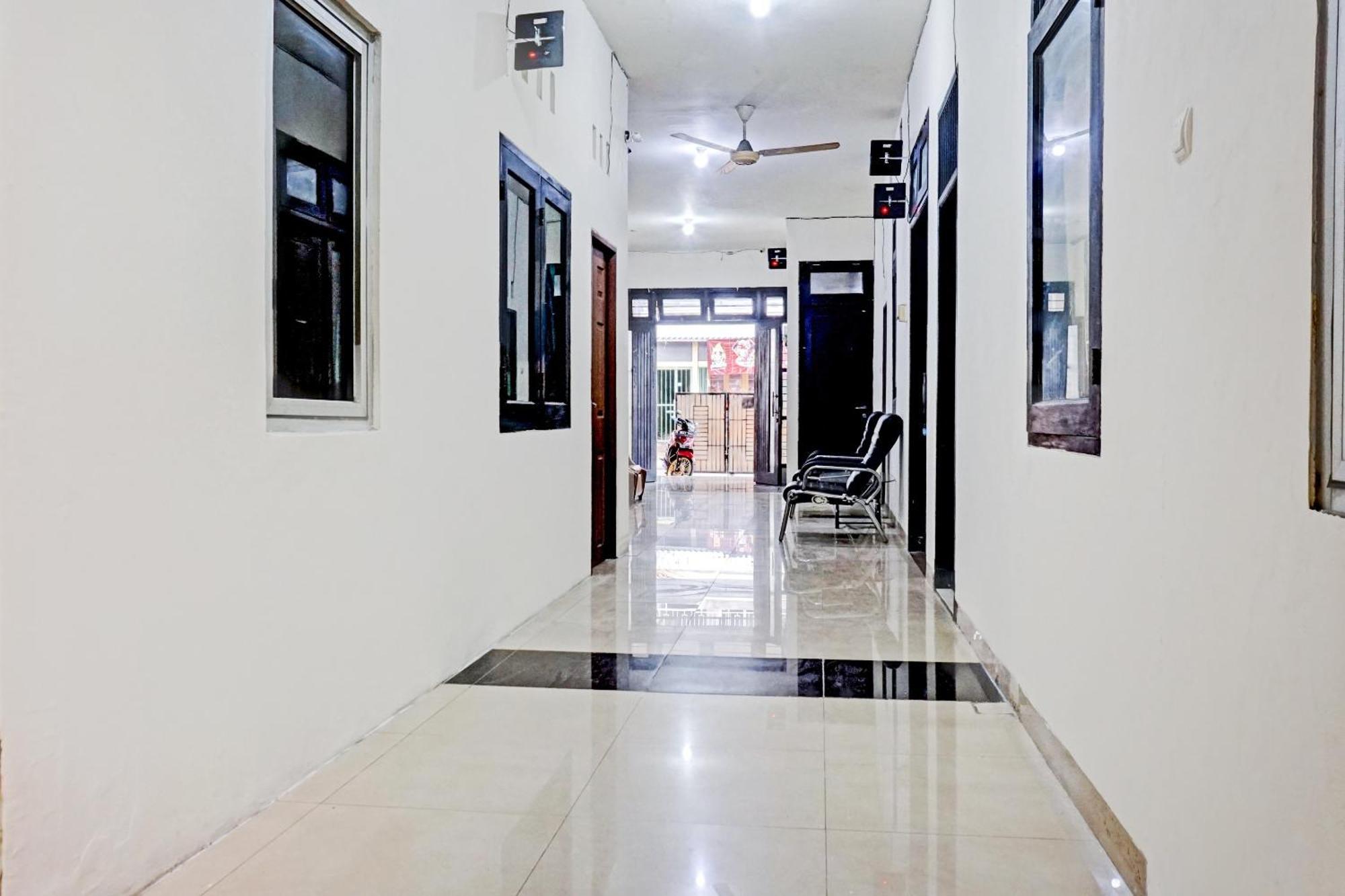 Hotel Oyo 90689 Lily House
