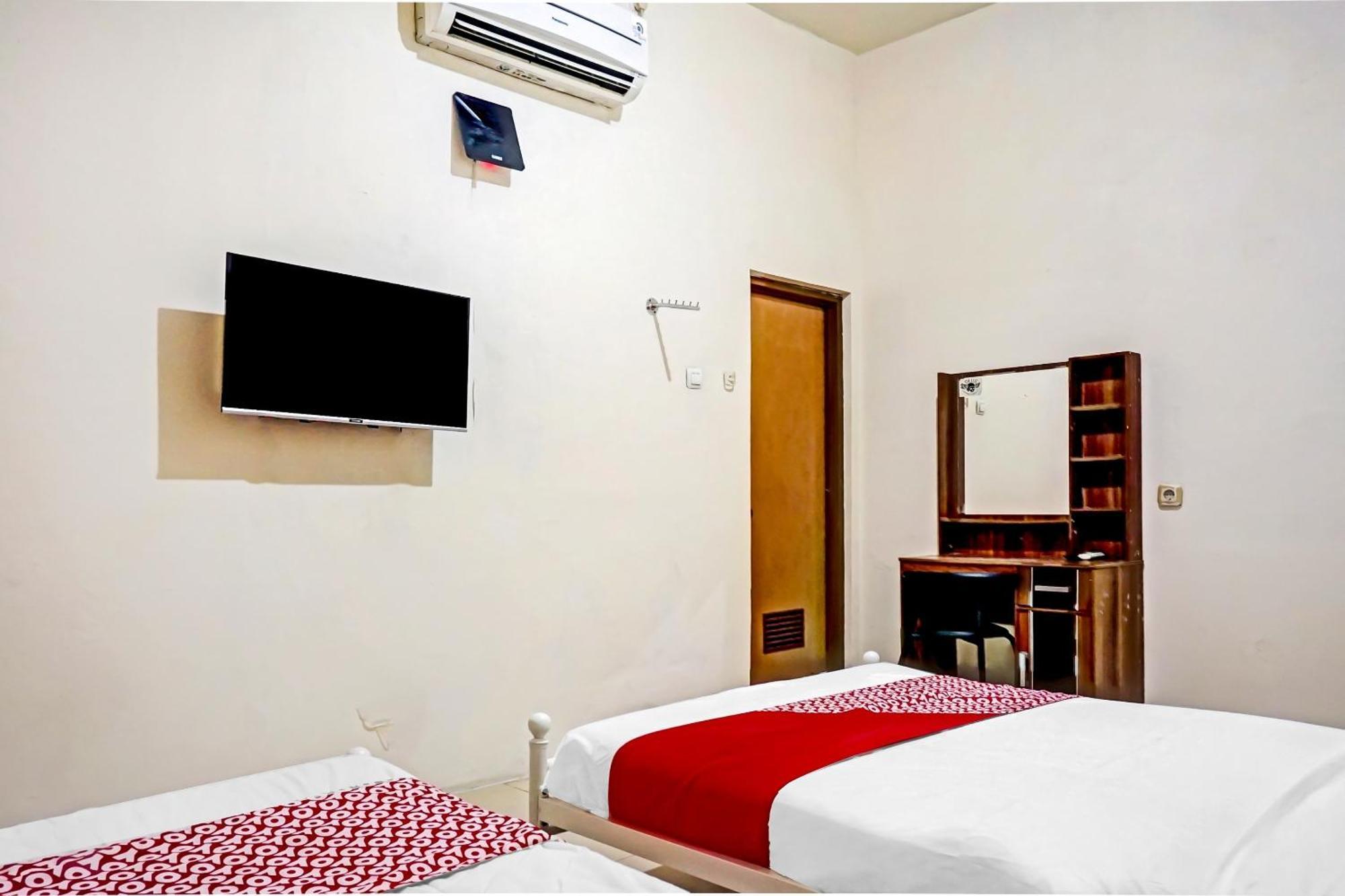 Oyo 90689 Lily House Hotel Tangerang