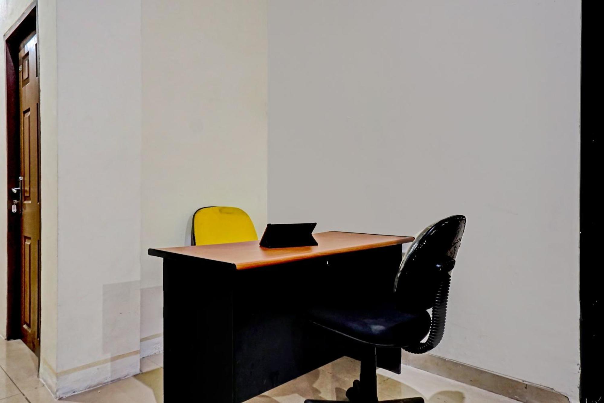 Hotel Oyo 90689 Lily House Tangerang