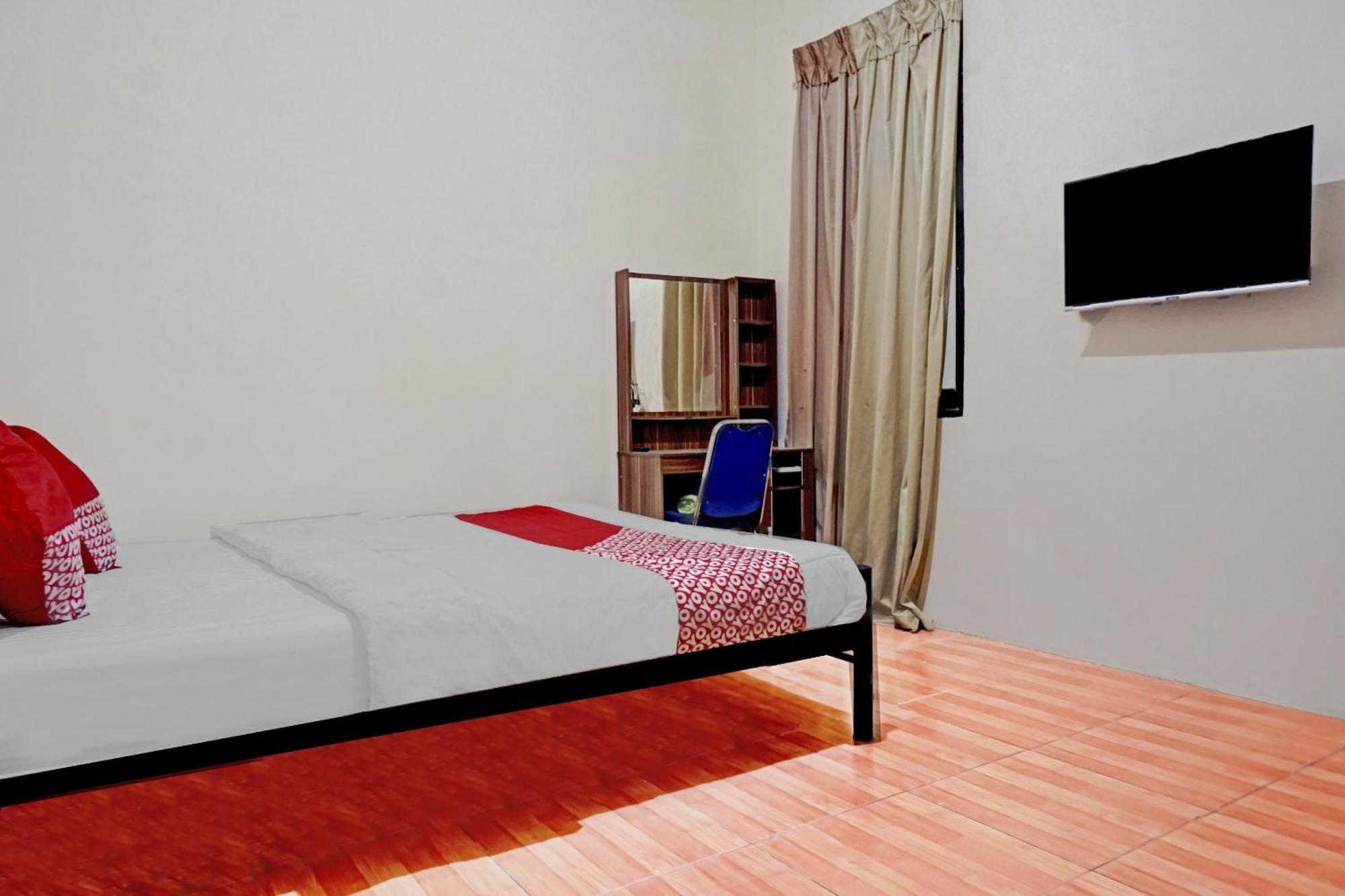 Oyo 90689 Lily House Hotel Tangerang