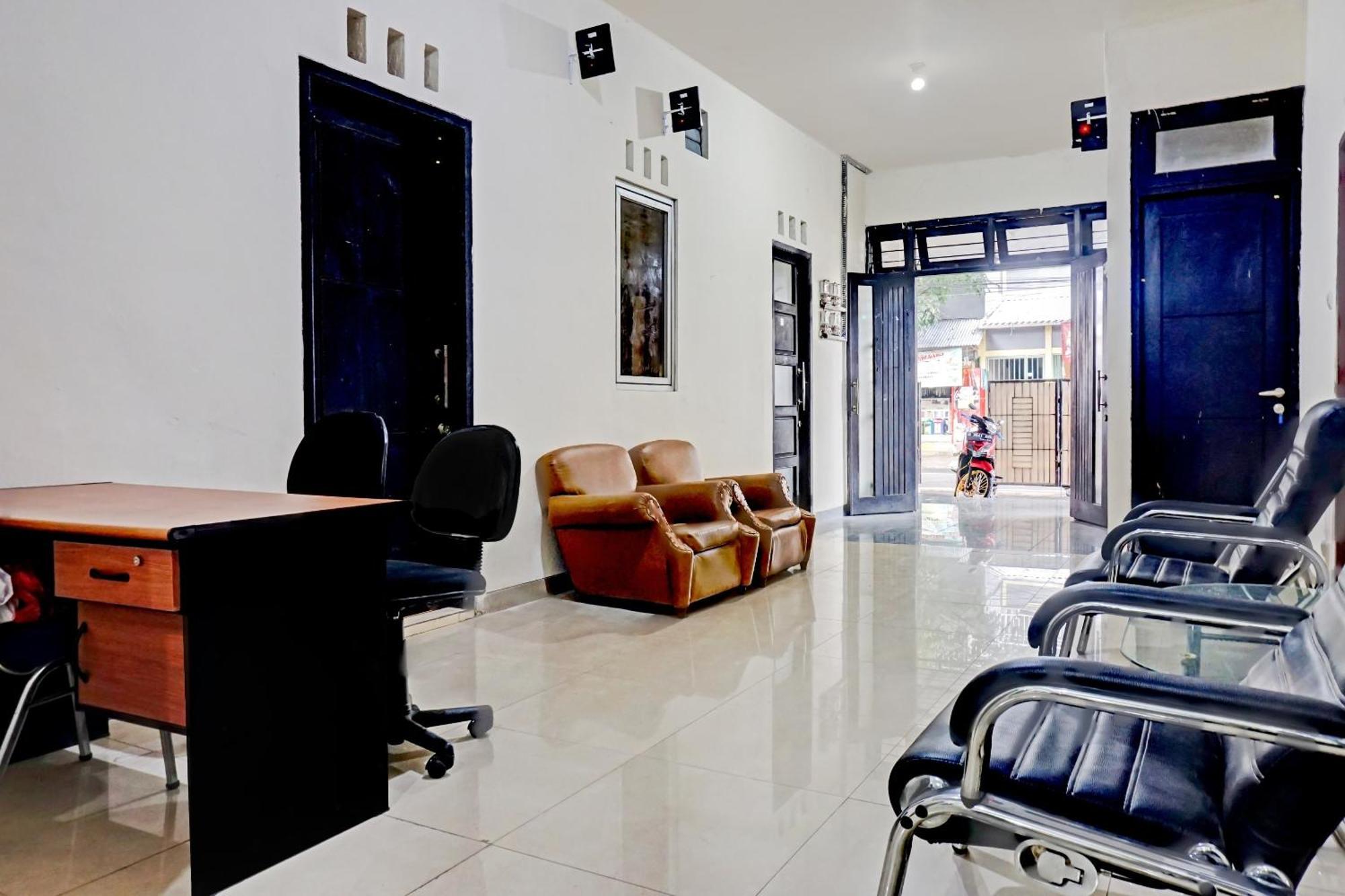 Hotel Oyo 90689 Lily House