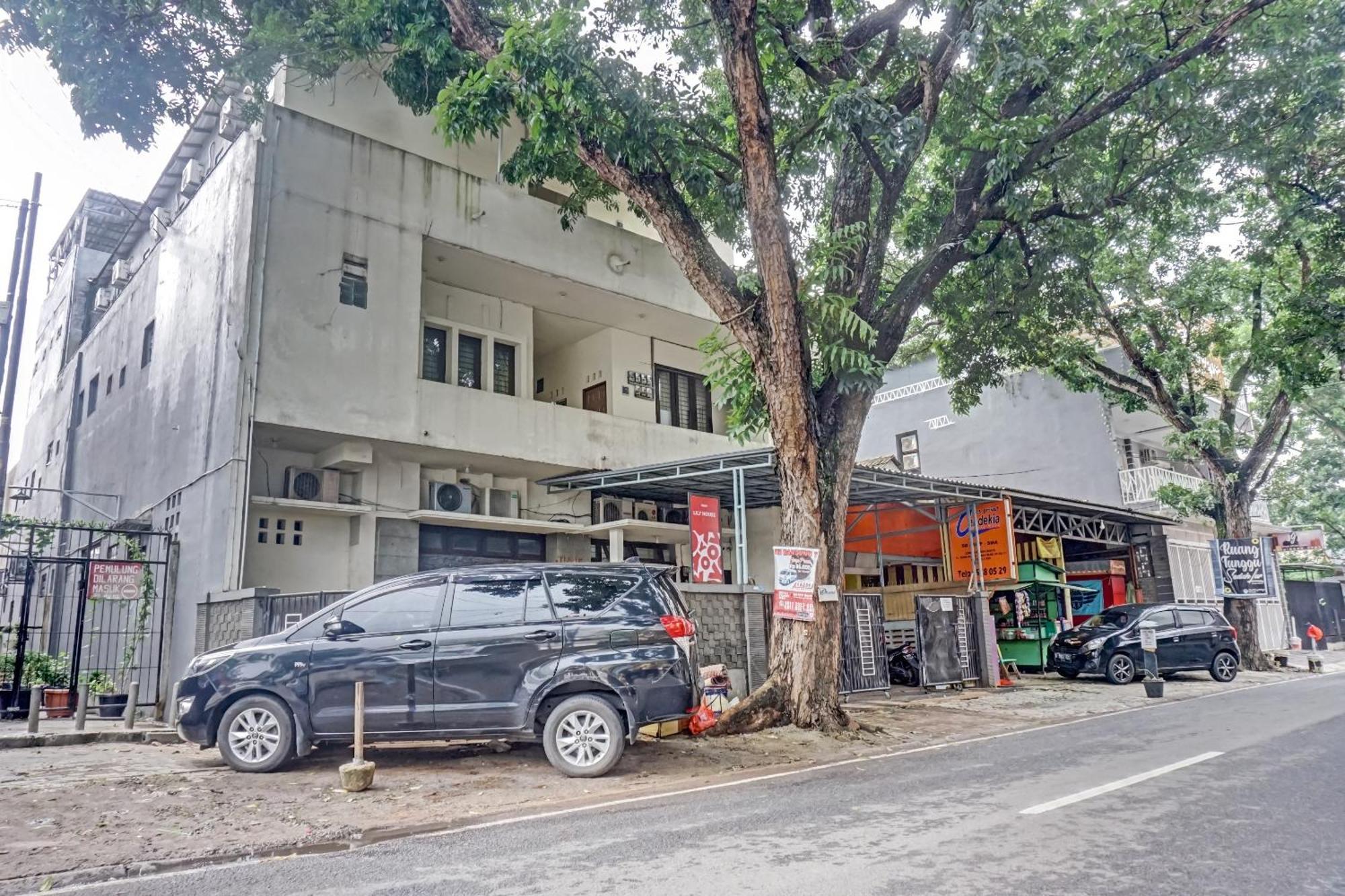 Hotel Oyo 90689 Lily House